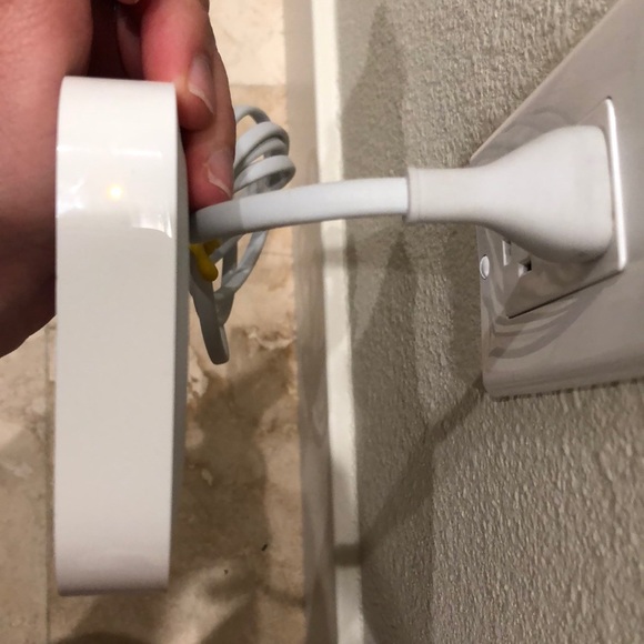 ** SOLD **. Apple Airport Express A1392 - Picture 2 of 8